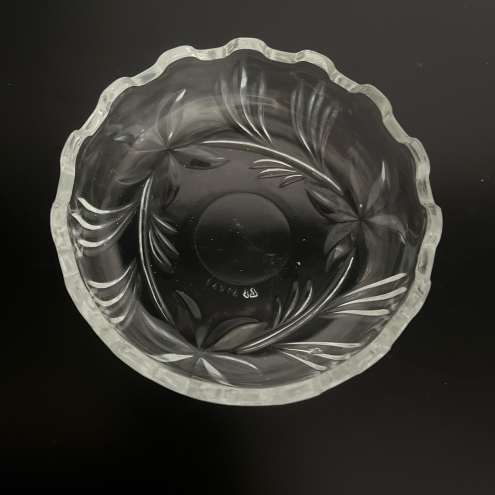 ITALIAN FLOWER & DIAMOND GLASS BERRY BOWL 4.5”